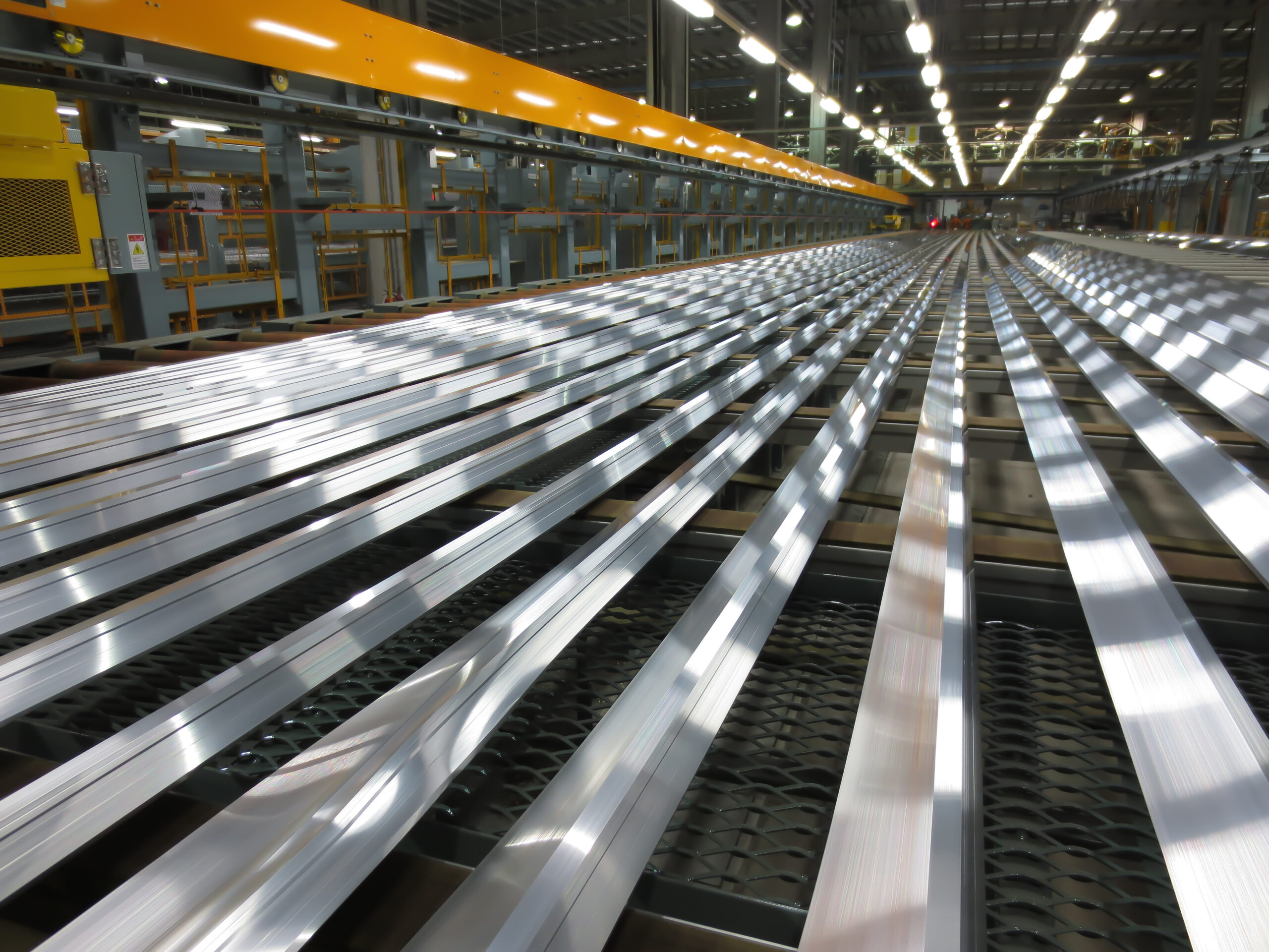 Aluminum lines on a conveyor belt in a factory.